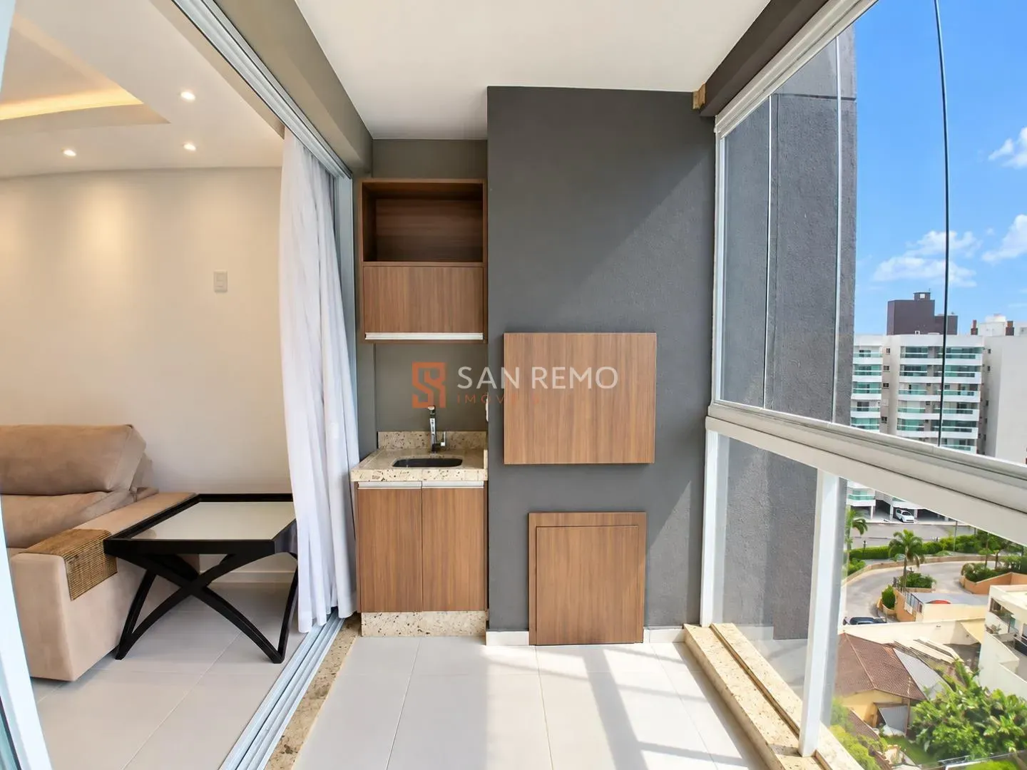 Glass-enclosed balcony in a 3-bedroom apartment, 120 m² — photo 16