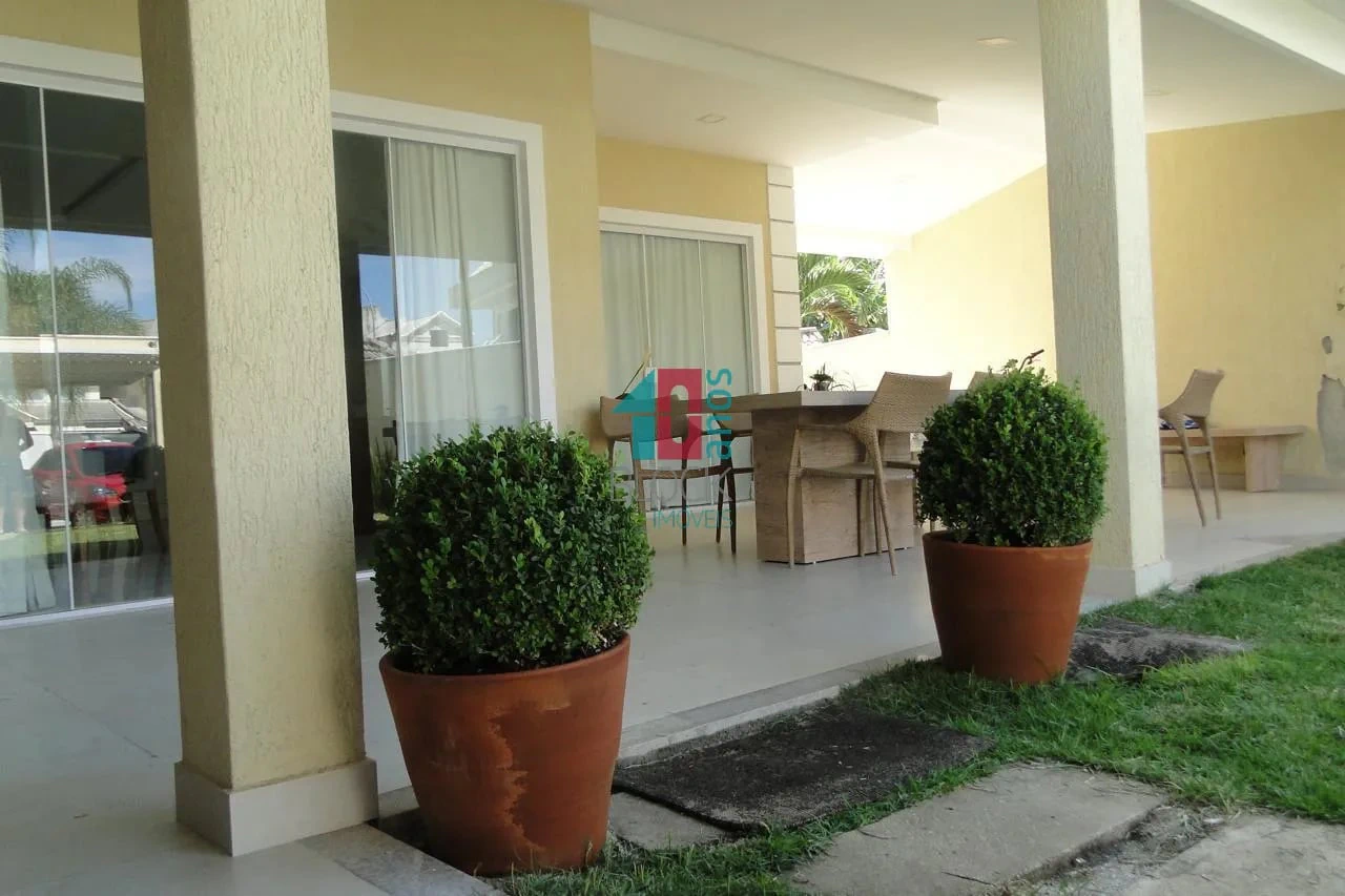 Balcony with a grill in a 5-bedroom house, 278 m² — photo 4