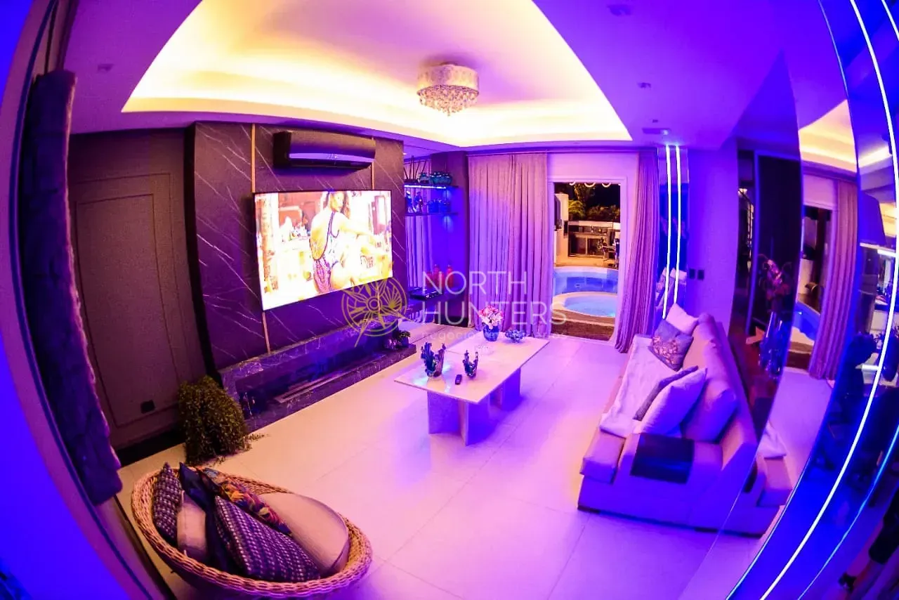 Casa con 5 dormitorios y cocina de concepto abierto — photo 28