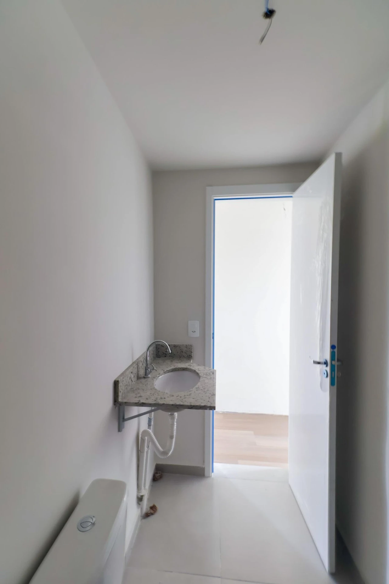3-bedroom apartment with a grill on the balcony in Curitiba — photo 47