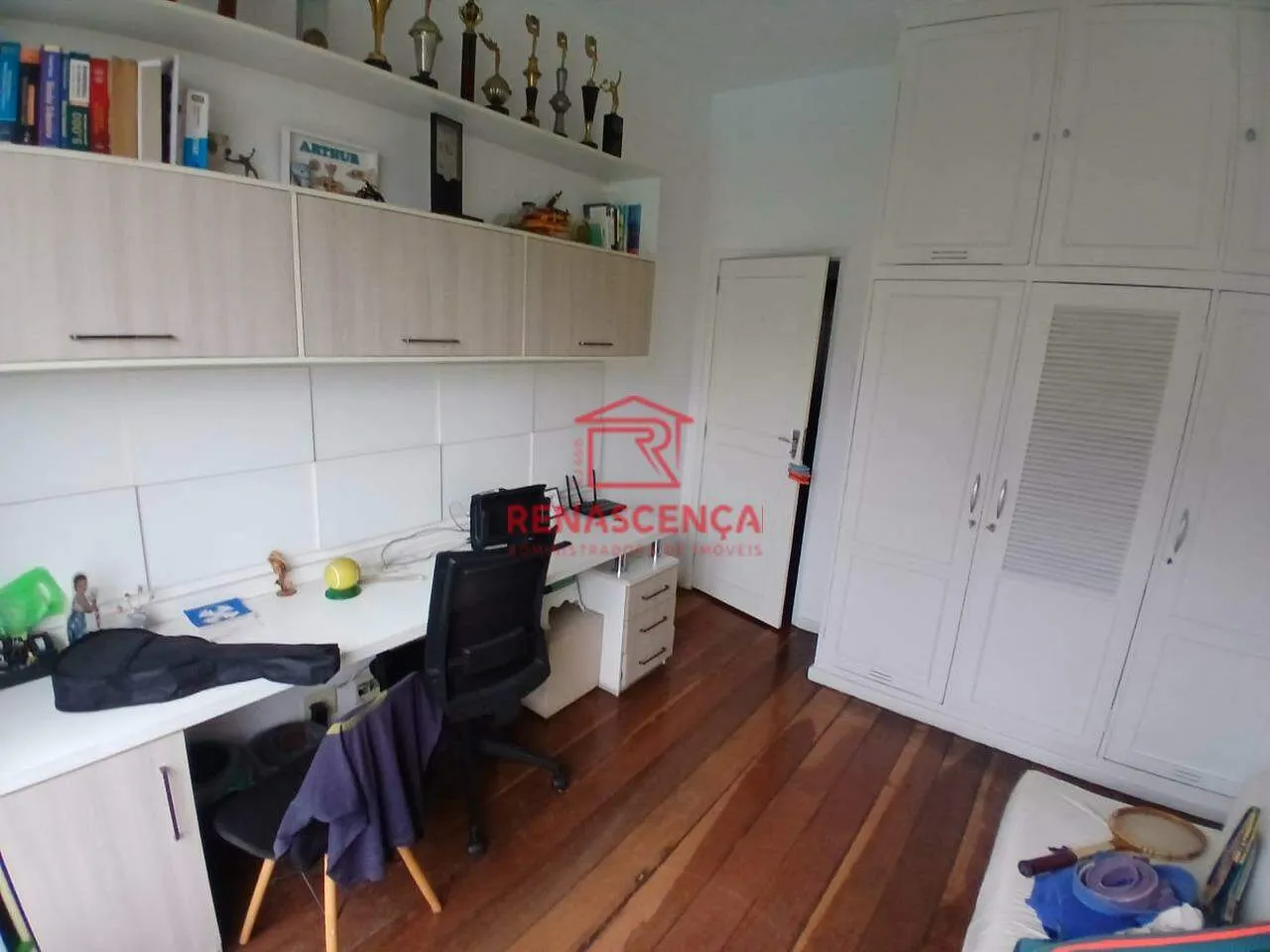 Mountain view in a 3-bedroom apartment, 208 m² — photo 9