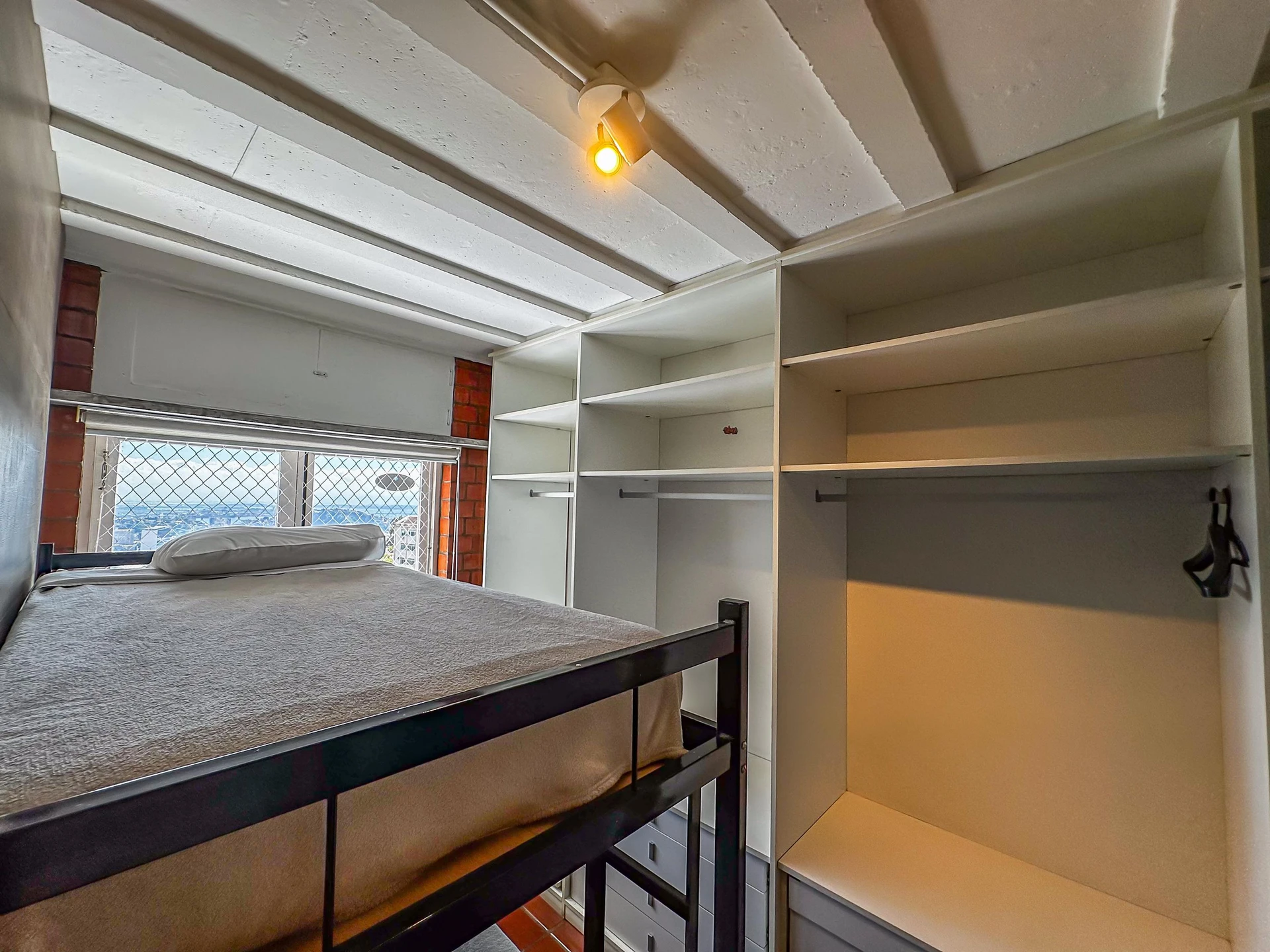 Floor-to-ceiling windows in a 4-bedroom house, 400 m² — photo 24