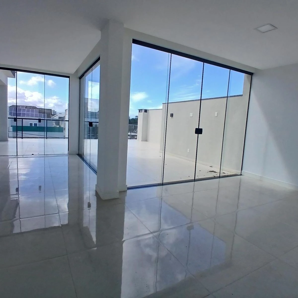 House, 464 m², with floor-to-ceiling windows — photo 6
