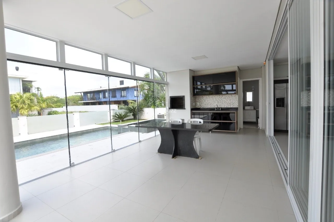 Water view in a 5-bedroom house, 343 m² — photo 5