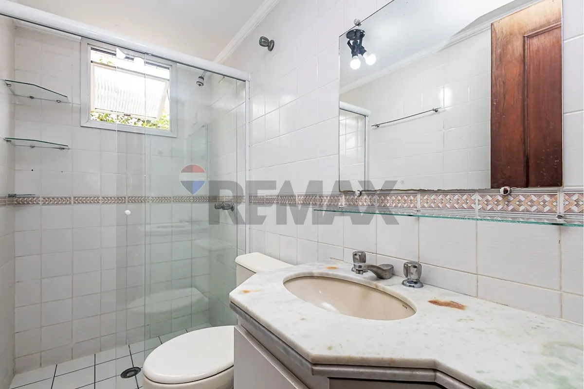 67 m² apartment with a washing machine and a bathtub — photo 43