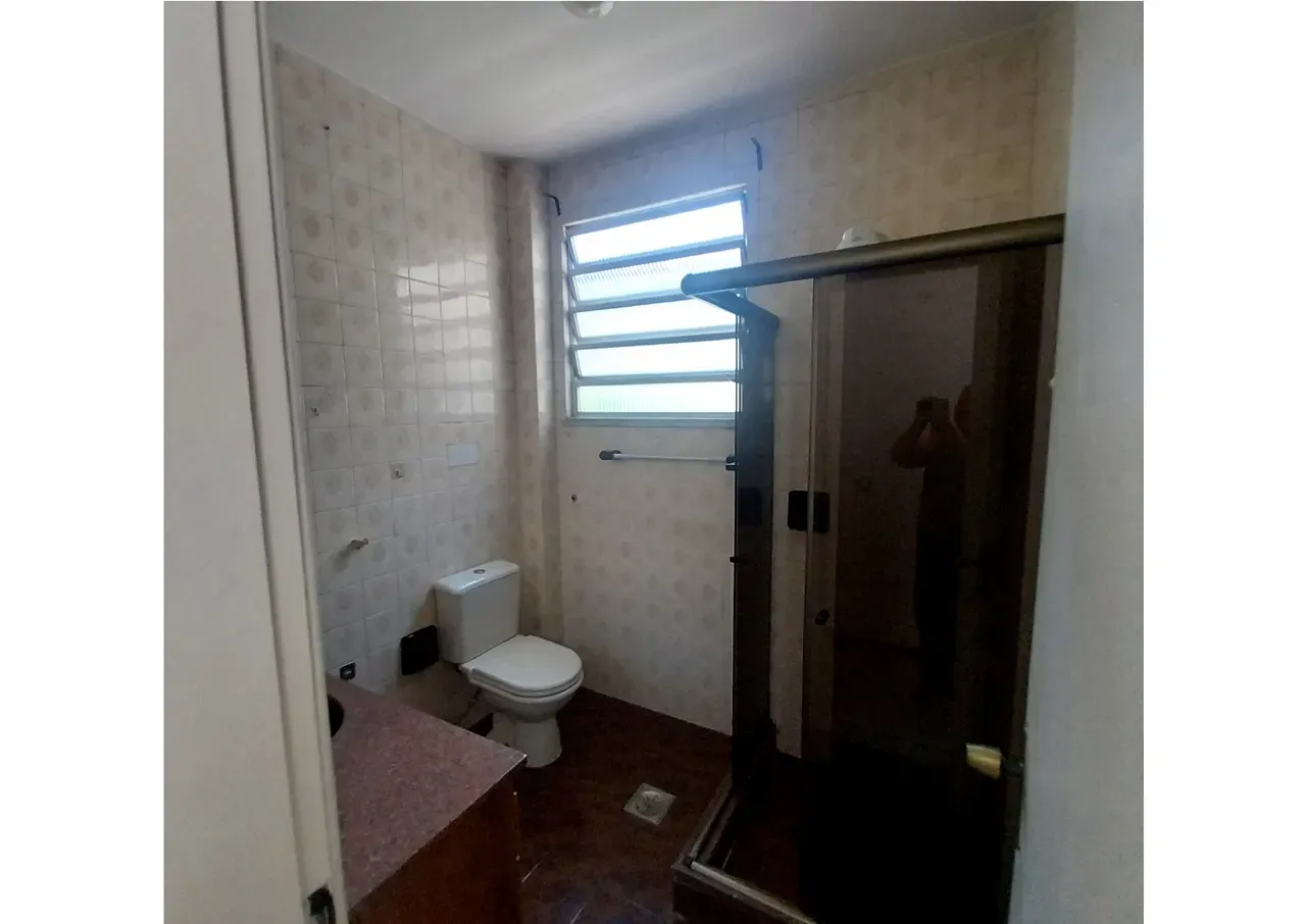 3-bedroom apartment with a closed kitchen and gas stove — photo 9