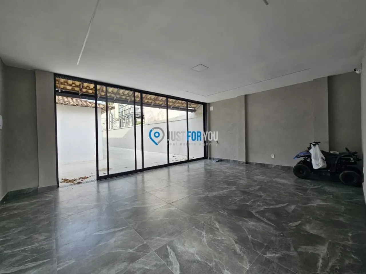 House with 4 bedrooms and an open-air shared pool — photo 8