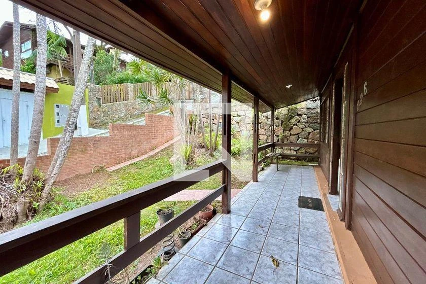 Balcony with a grill in a 3-bedroom house, 100 m² — photo 5
