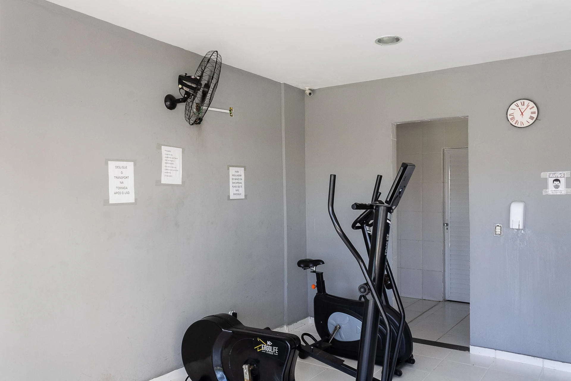 2-bedroom apartment in a building with a gym — photo 29