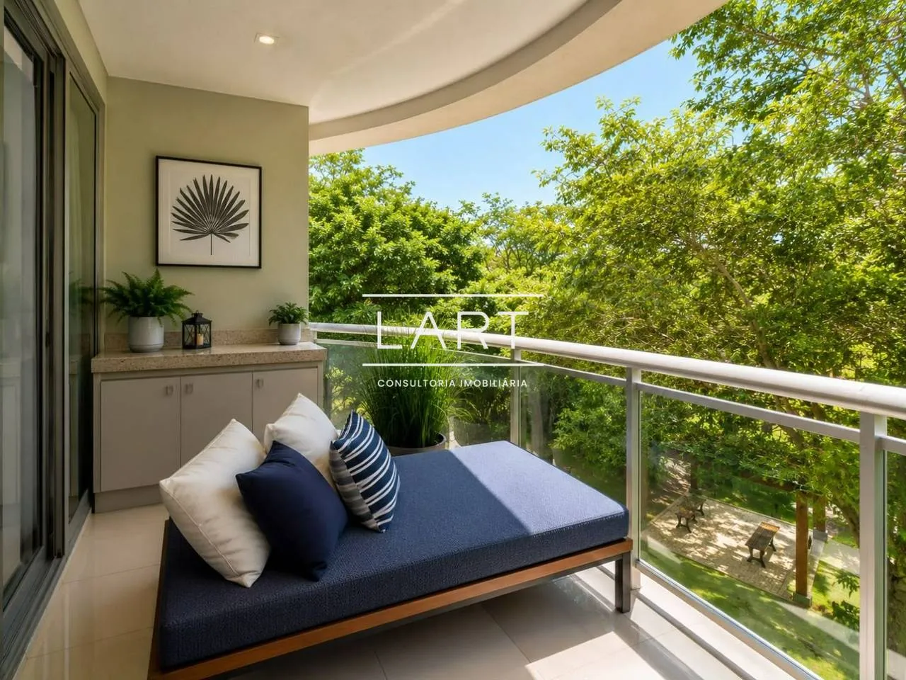 Apartment with 4 en-suite bedrooms and 260 m², glass balcony — photo 16