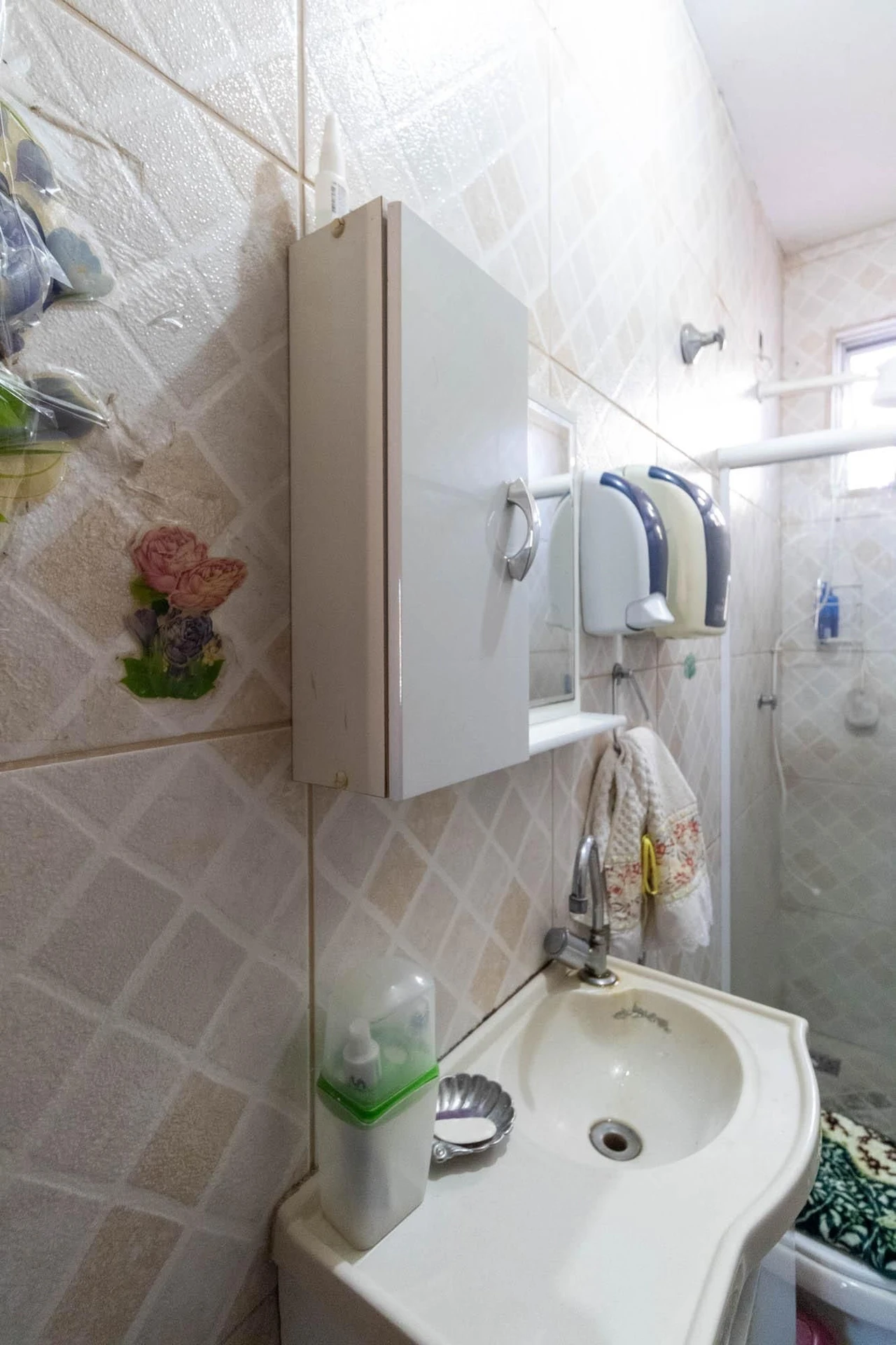 Casa mobiliada com 3 quartos e cozinha com fogão a gás — photo 3