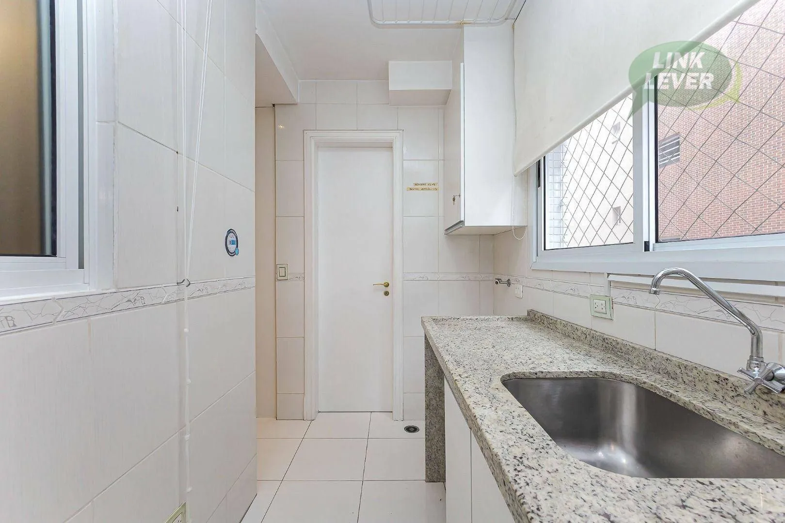 Apartment with 3 bedrooms, balcony and 135 m² — photo 18