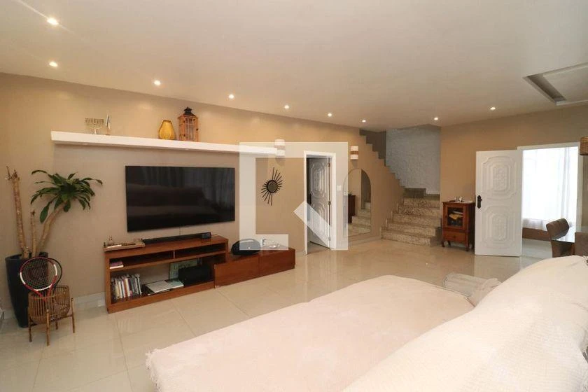 Home office in a 10-bedroom house, 747 m² — photo 20