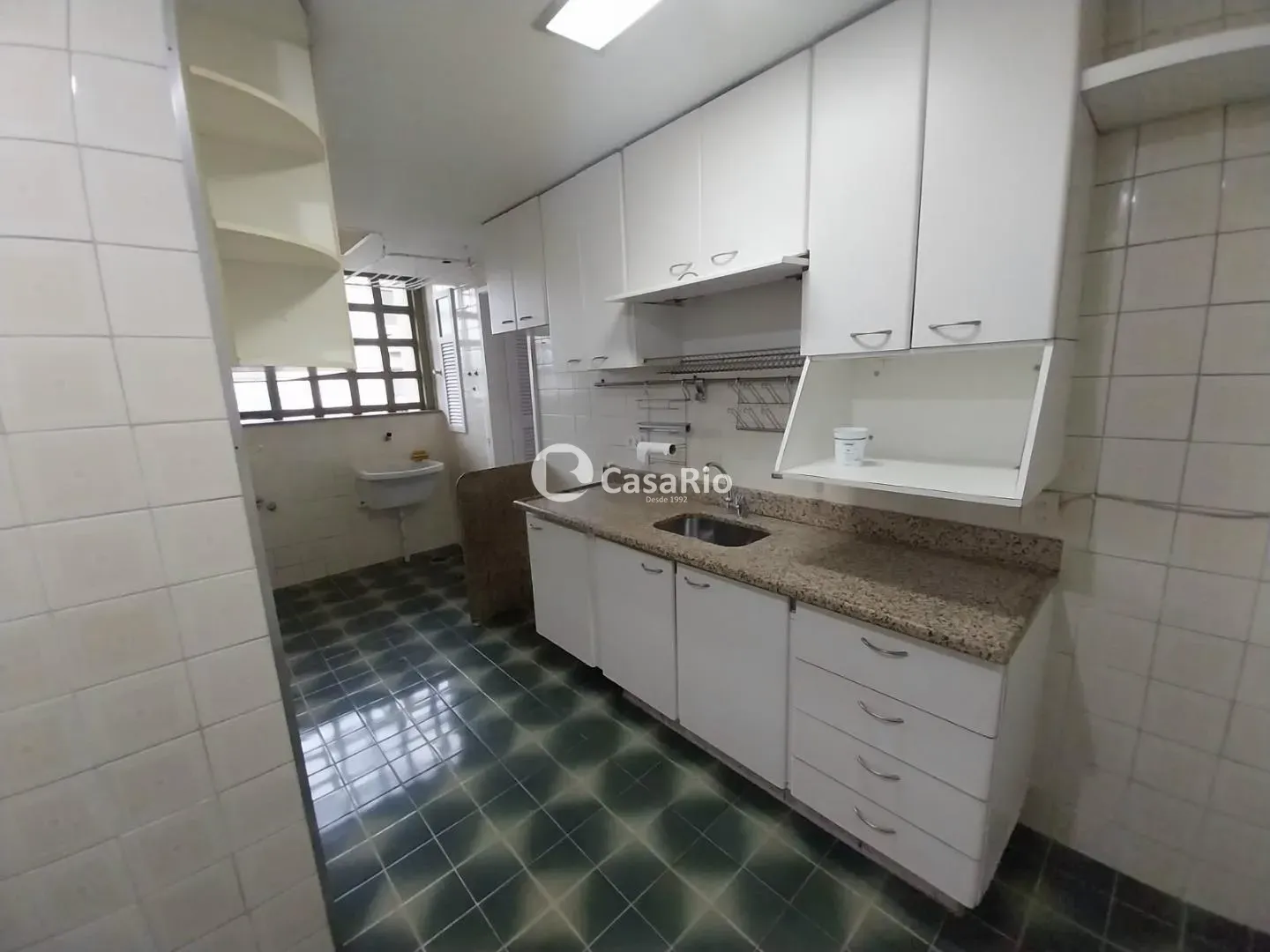 2-bedroom apartment with wood or laminate floors — photo 28