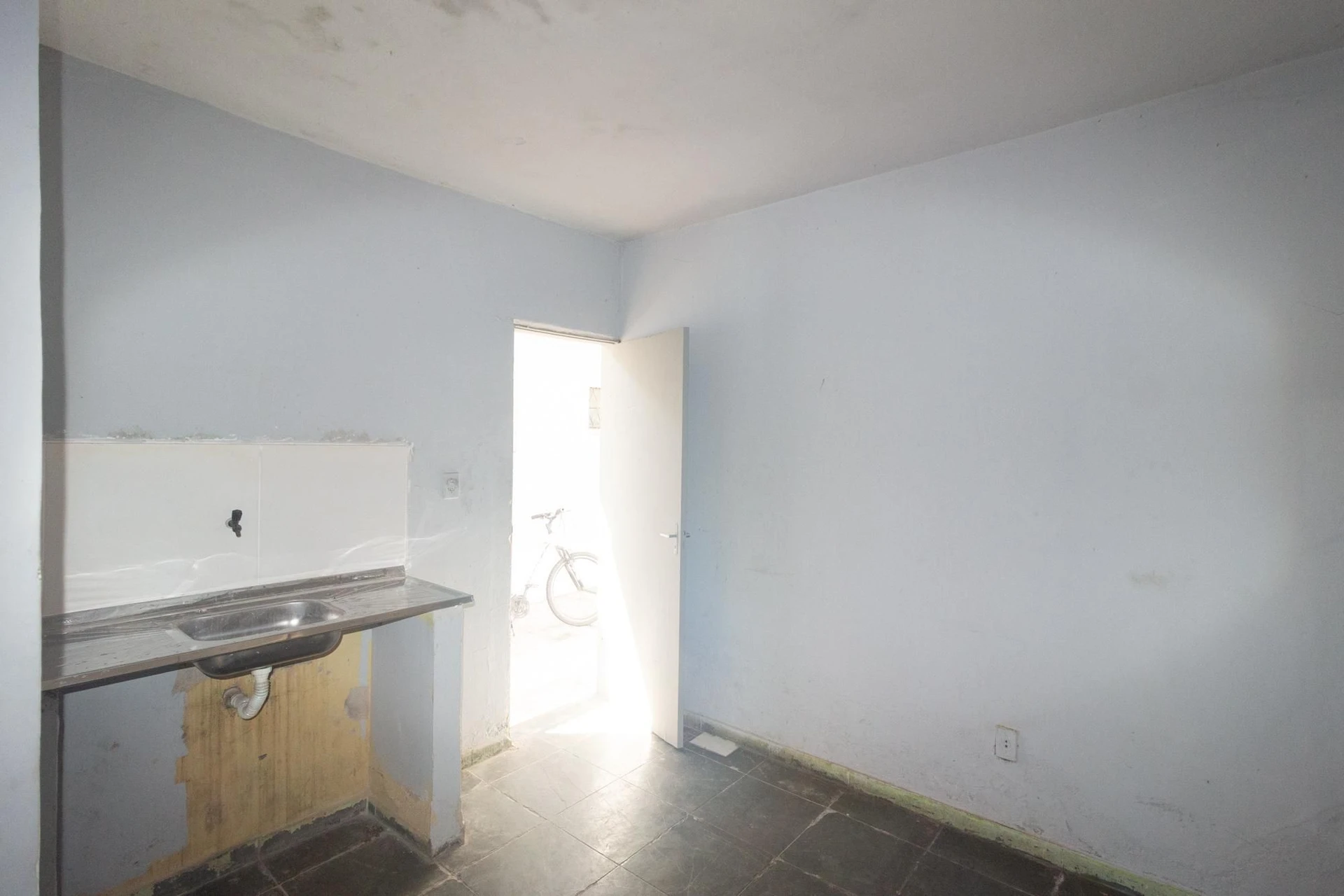 1-bedroom unfurnished studio with 1 bathroom and parking — photo 7