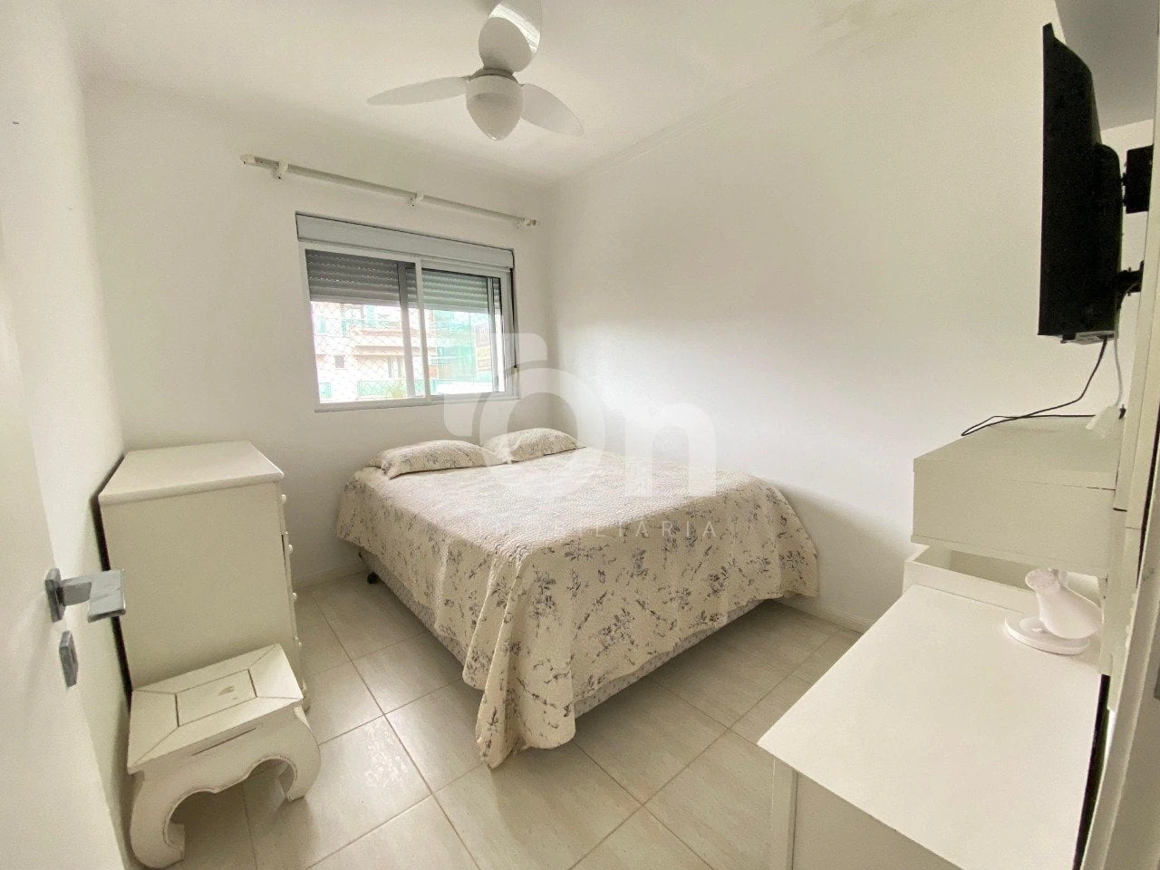 Furnished apartment, 105 m², with a glass-enclosed balcony — photo 14