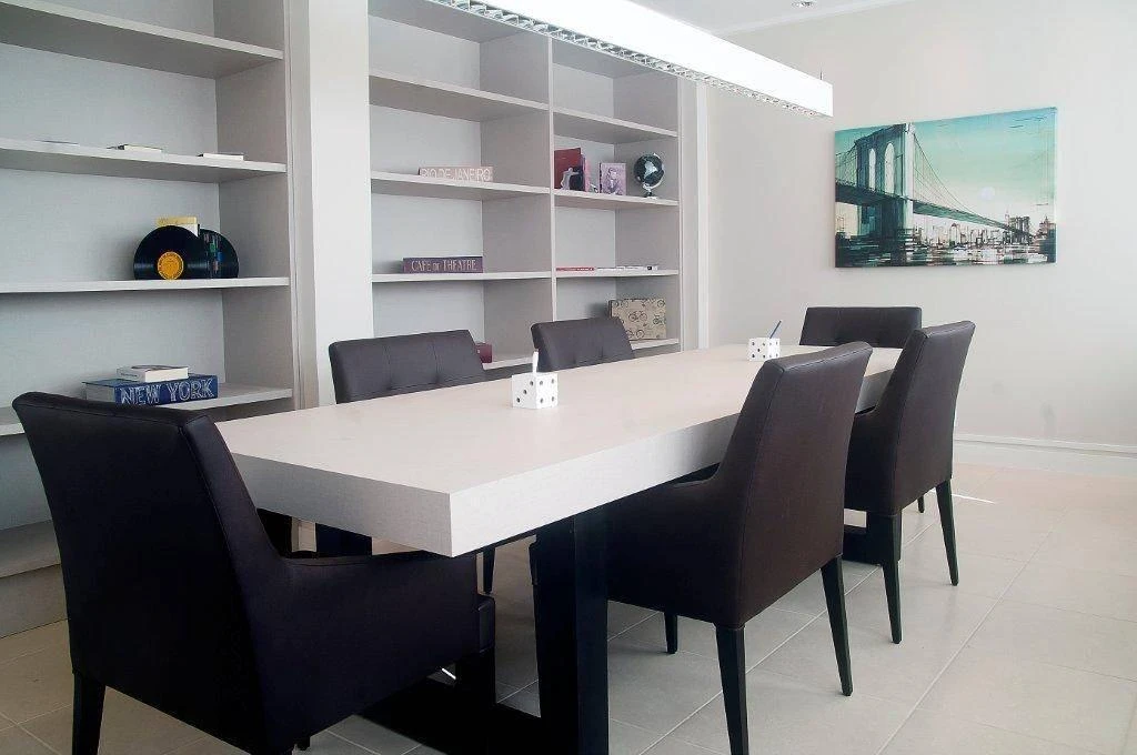 2-bedroom apartment with a home office — photo 26