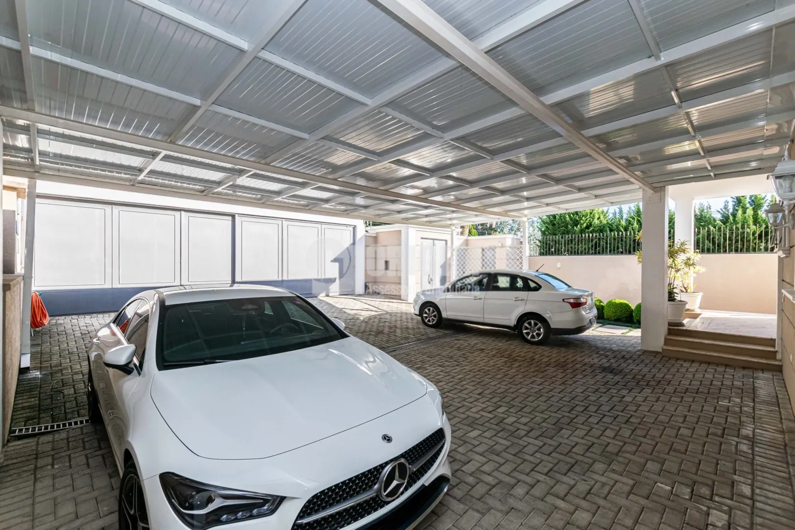 589 m² house with a bathtub and a water view — photo 52