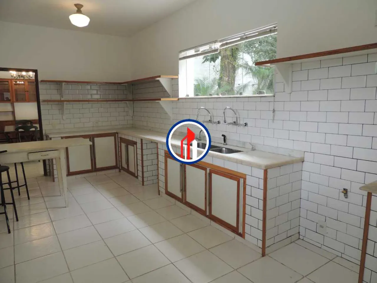 Condominium house with 4 bedrooms and balcony grill — photo 2