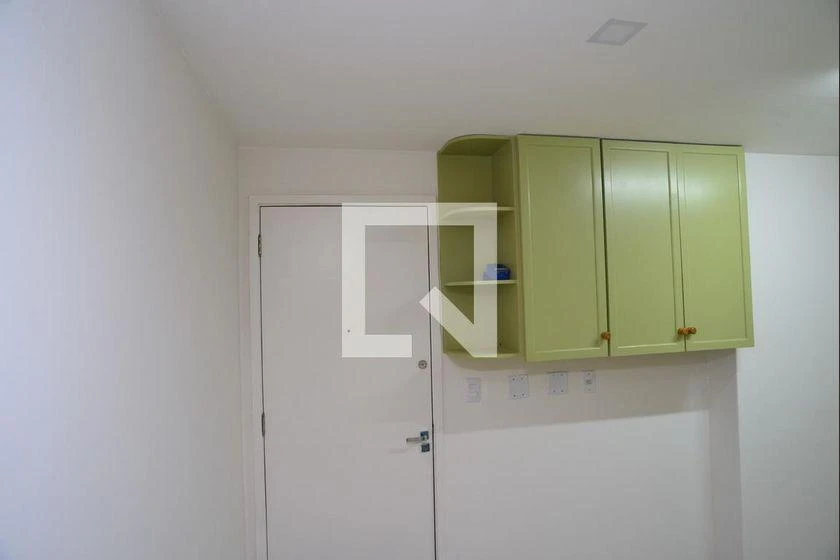 2-bedroom apartment in a building with a gym — photo 2