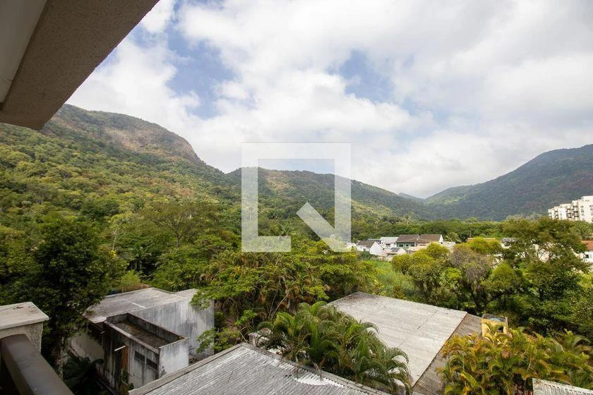 2-bedroom apartment with a mountain view in Rio de Janeiro — photo 11