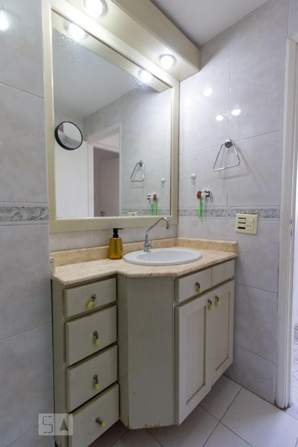 Furnished apartment with 2 bedrooms and 2 bathrooms — photo 32
