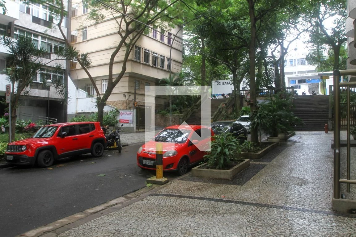 One-bedroom apartment with a washing machine — photo 13