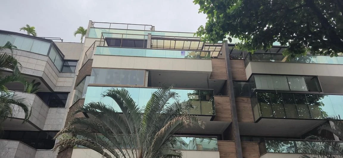 Furnished apartment, 300 m², with a glass-enclosed balcony — photo 58