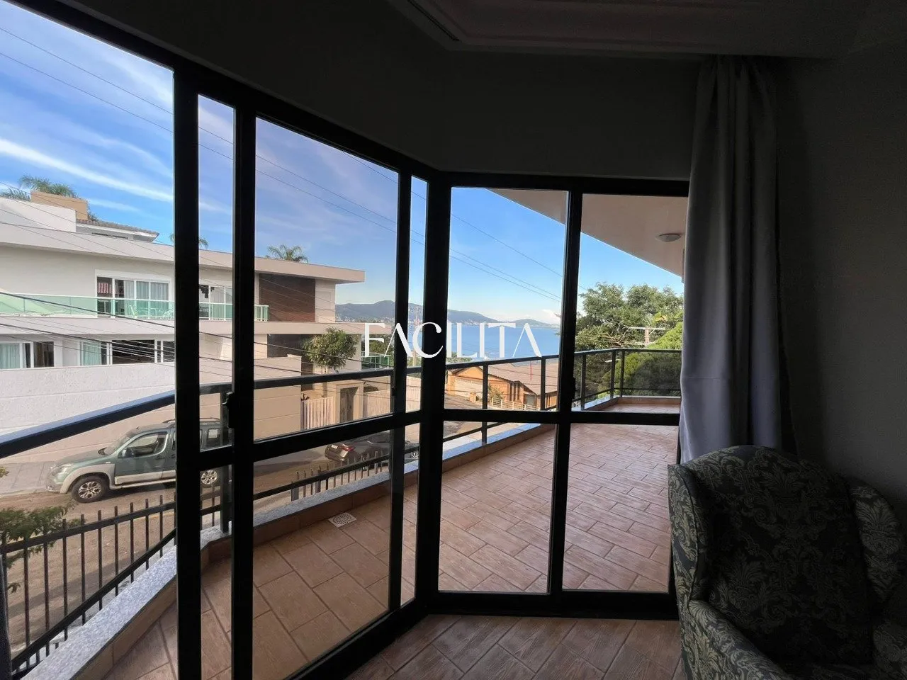 Furnished 456 m² house with 3 en-suite bedrooms and pool — photo 75