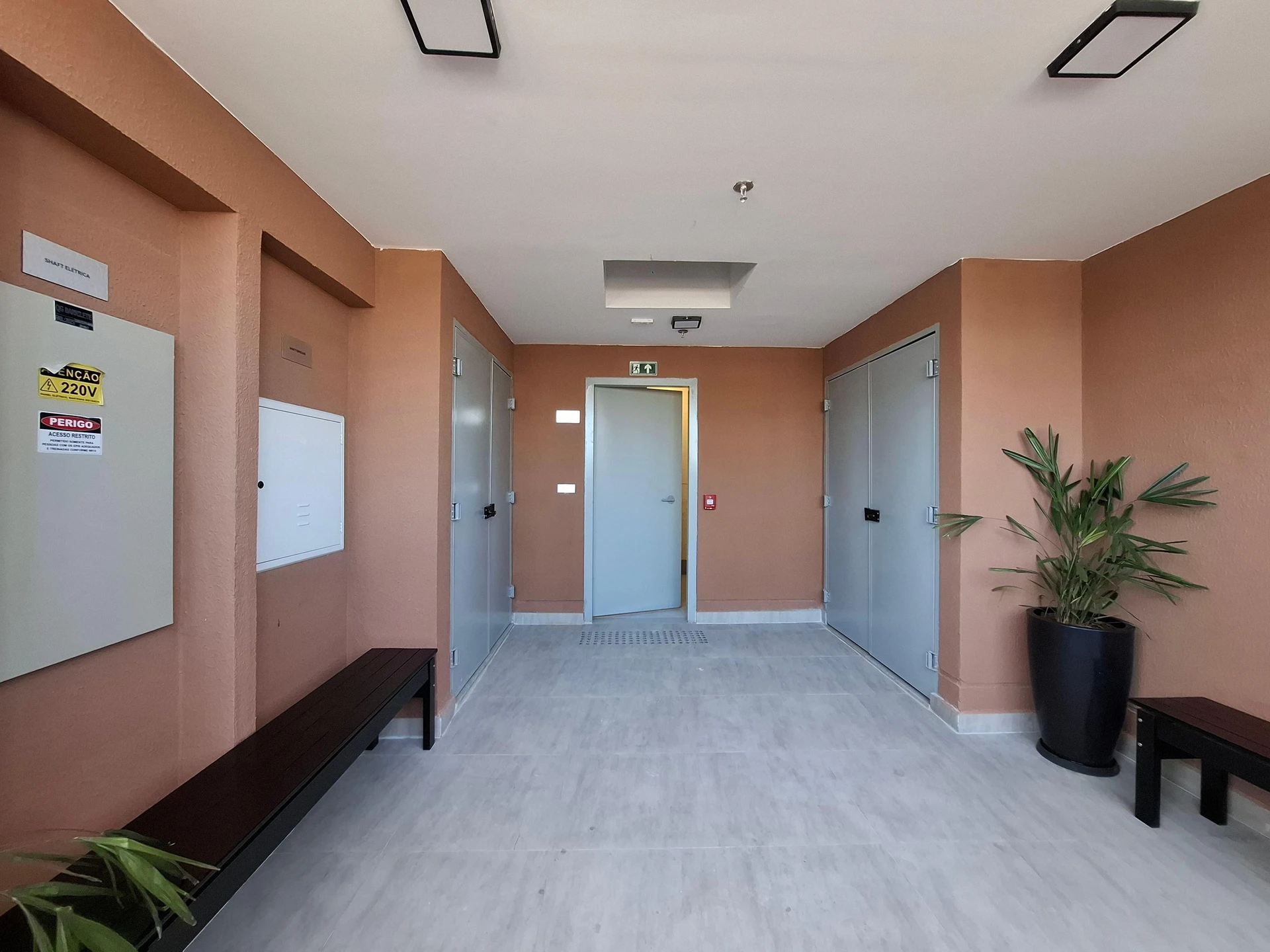 1-bedroom apartment with a balcony and washing machine — photo 4