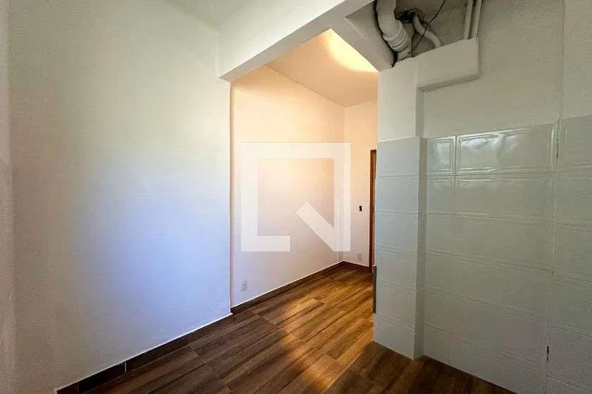 Apartamento de 3 quartos com cozinha separada e 70 m² — photo 28