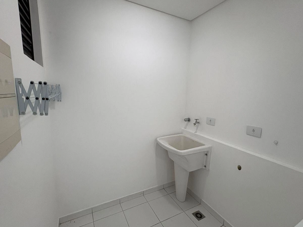 1-bedroom apartment with 24-hour concierge — photo 6