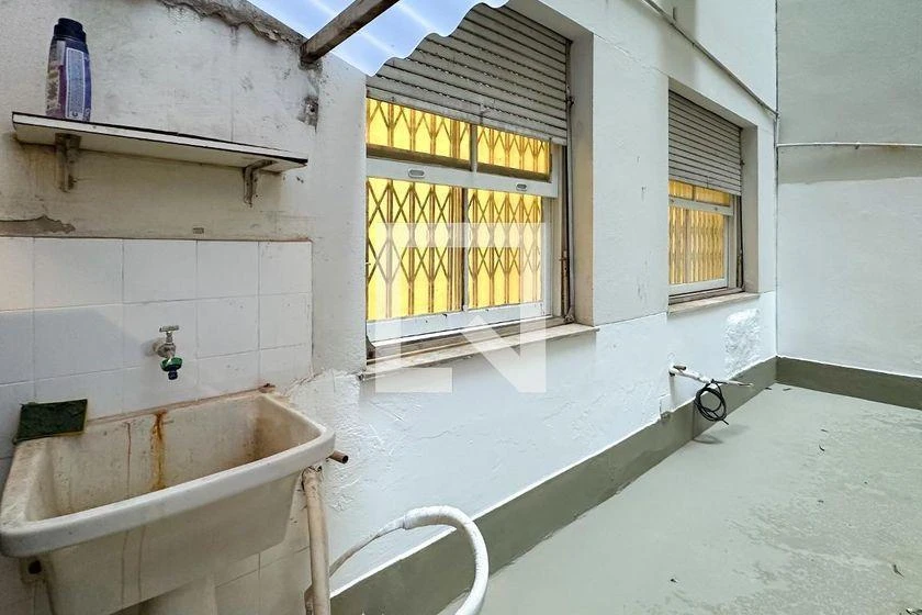 Деревянный пол или ламинат и 4 спальни: квартира 168 м² — photo 39