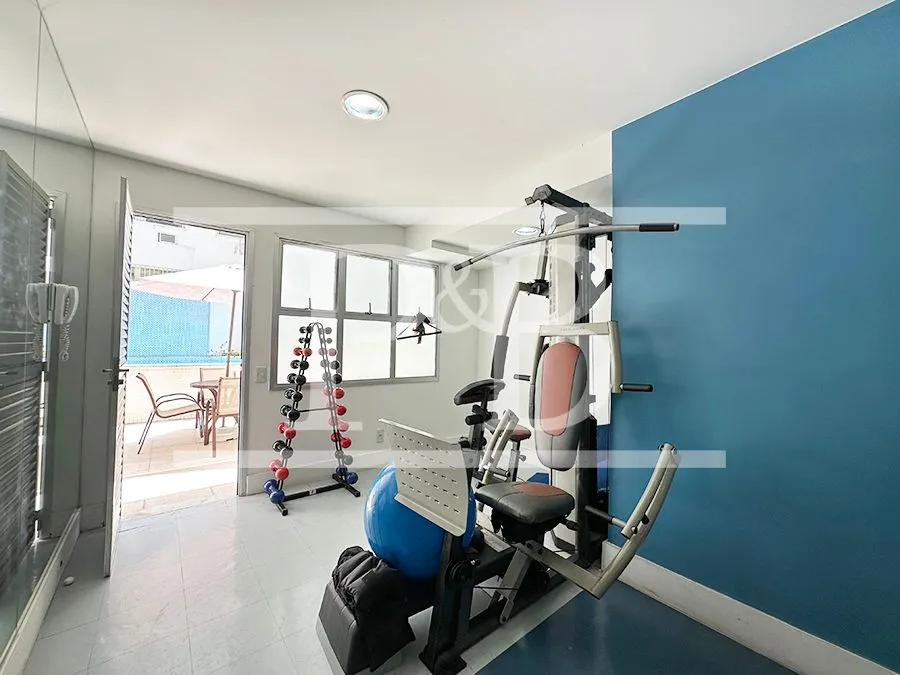 Apartamento com 2 quartos e varanda de vidro fechada — photo 38