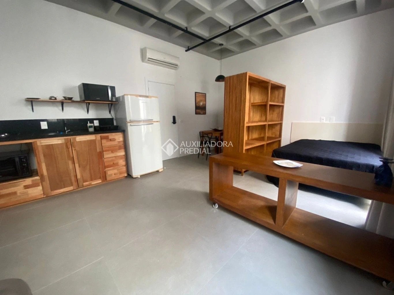 Estudio amueblado con cocina abierta y 61 m² — photo 2