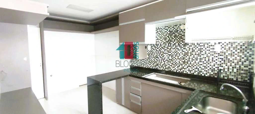 Casa de condomínio com 4 suítes e 300 m² — photo 5
