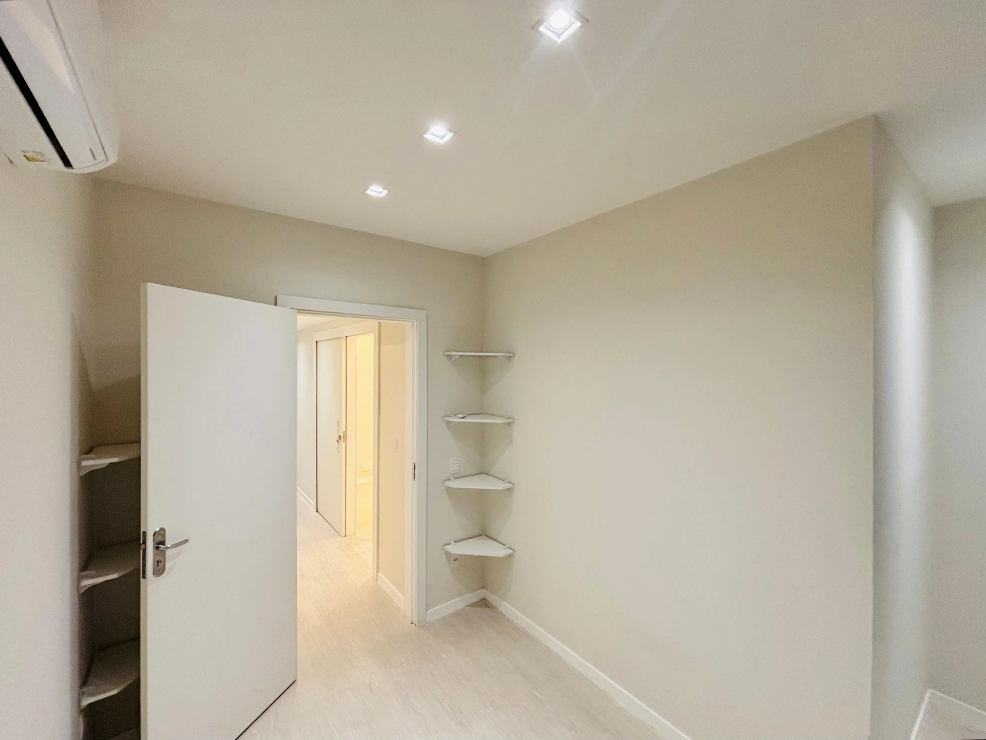 Washing machine in a 3-bedroom apartment, 401 m² — photo 20