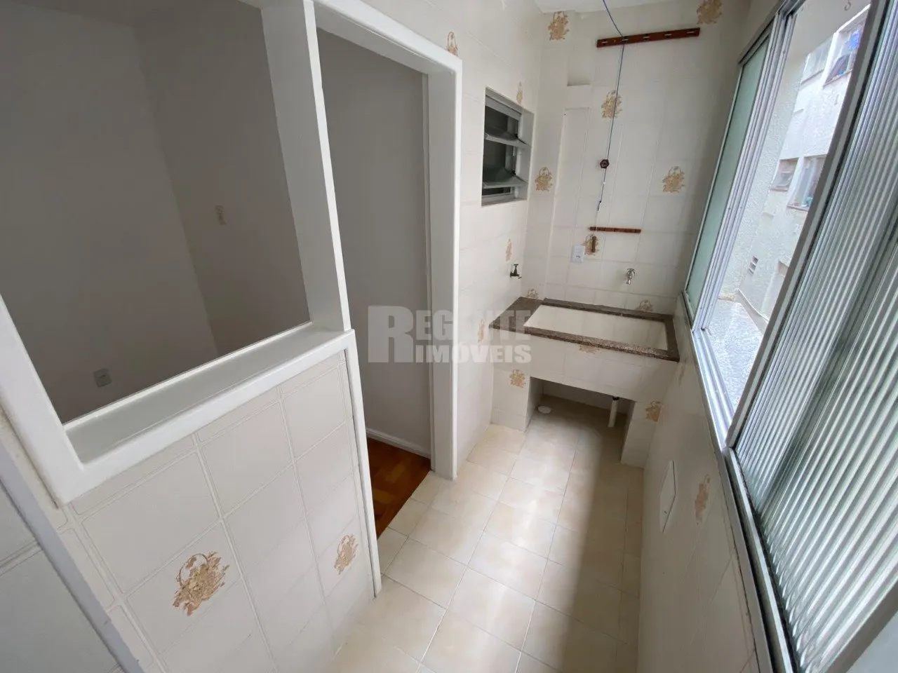 Wood or laminate floors in a 2-bedroom apartment, 80 m² — photo 7