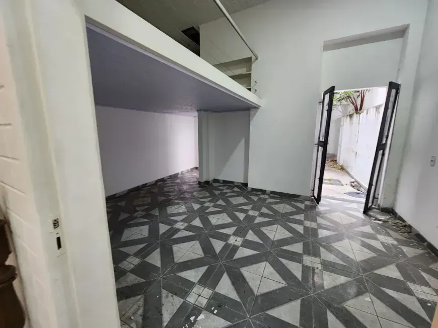 Unfurnished house with 5 bedrooms and 3 bathrooms — photo 8