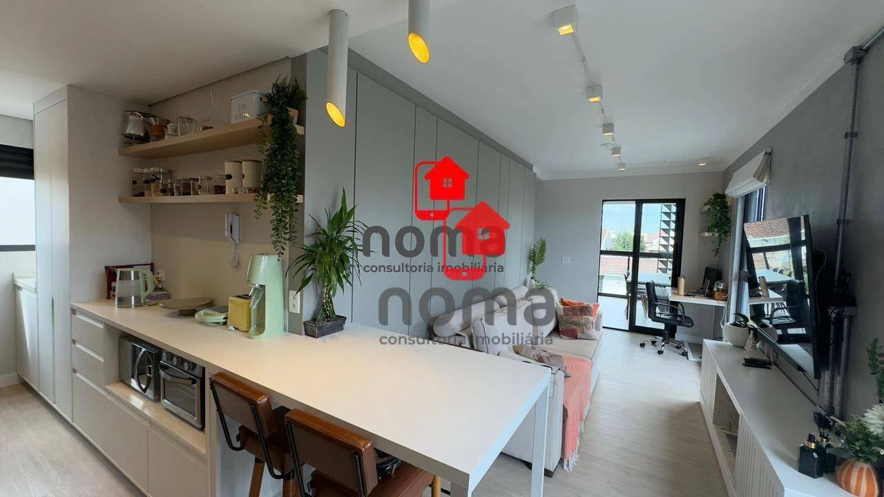 2-bedroom apartment with a glass-enclosed balcony — photo 2