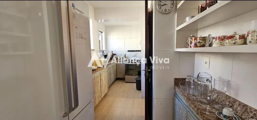 Apartamento mobiliado com 5 quartos e cozinha com fogão a gás — photo 11