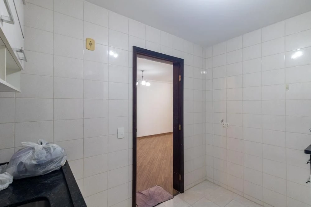 2-bedroom apartment in a building with a gym — photo 14