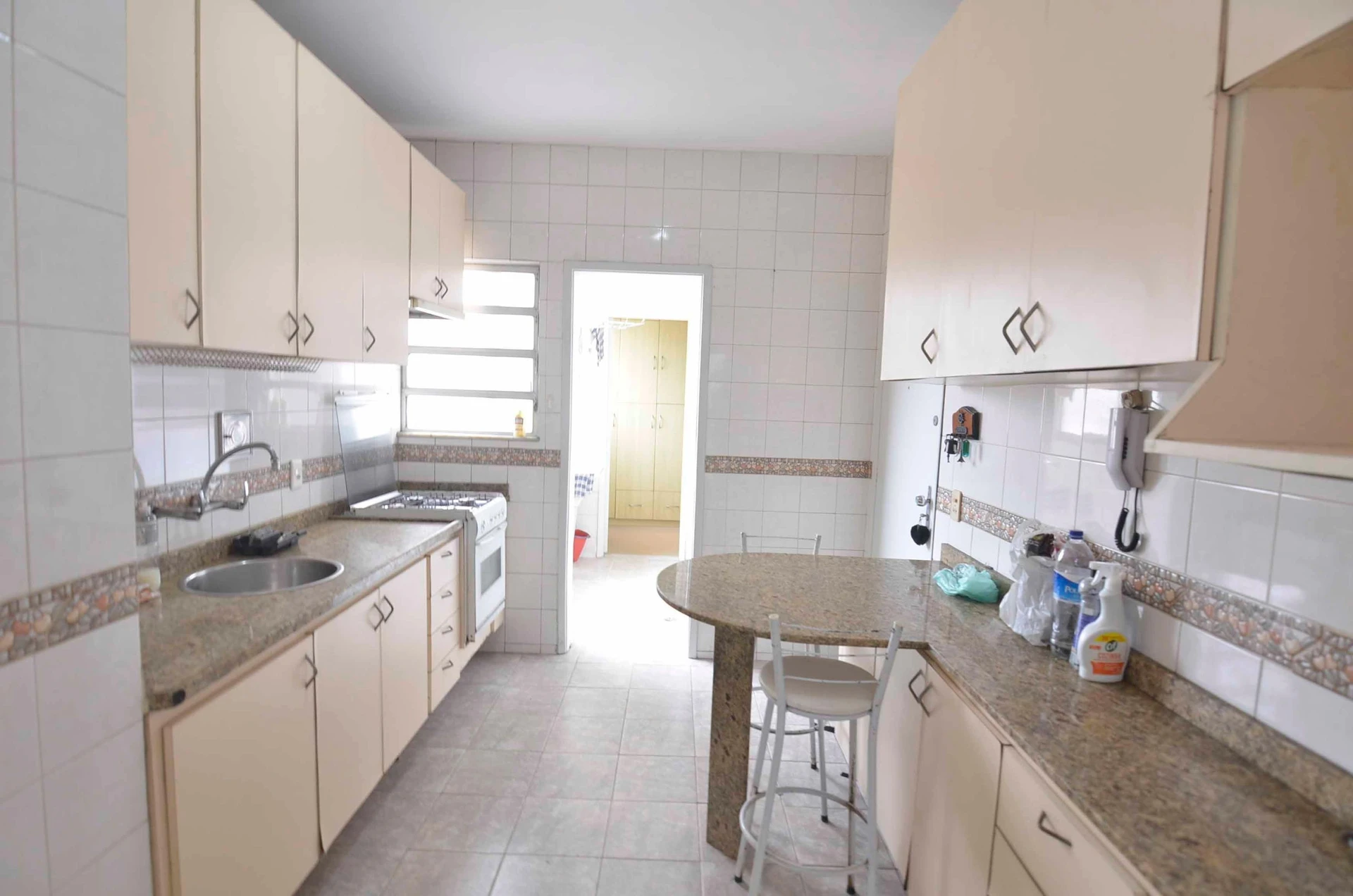 3-bedroom apartment with a mountain view in Rio de Janeiro — photo 30
