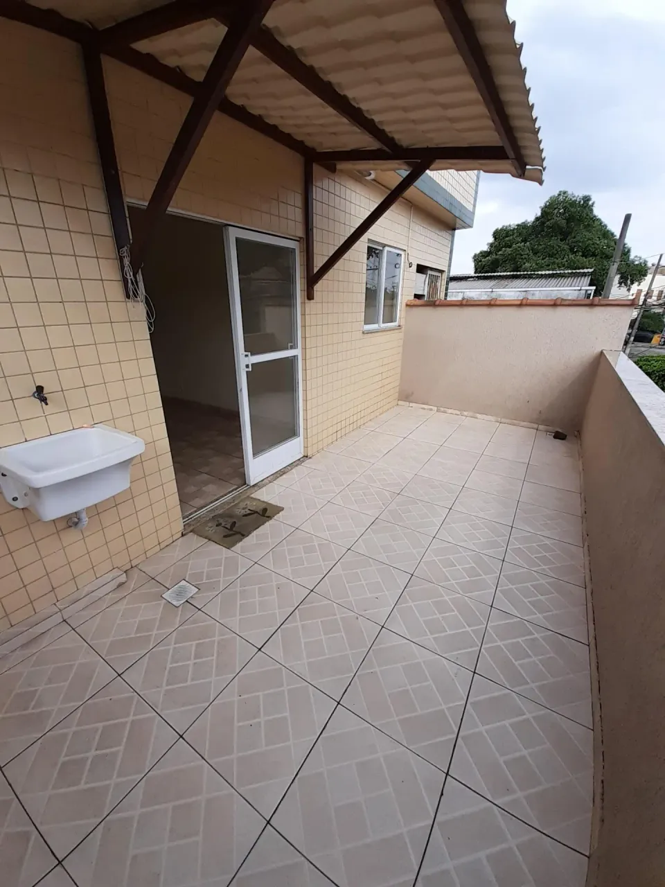 Unfurnished house with a closed kitchen and gas stove — photo 9