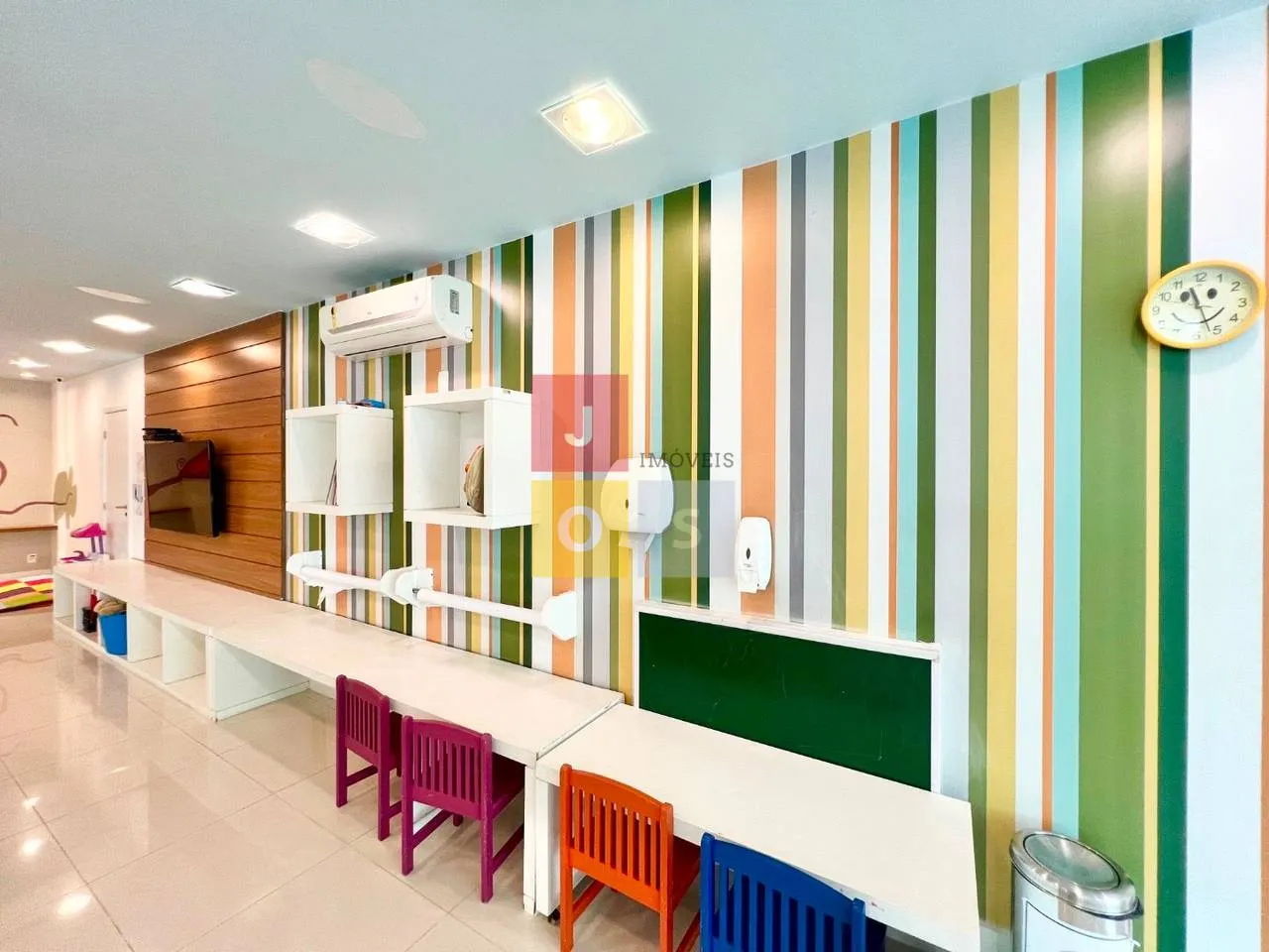 Furnished 4-bedroom suite apartment with 156 m² — photo 47