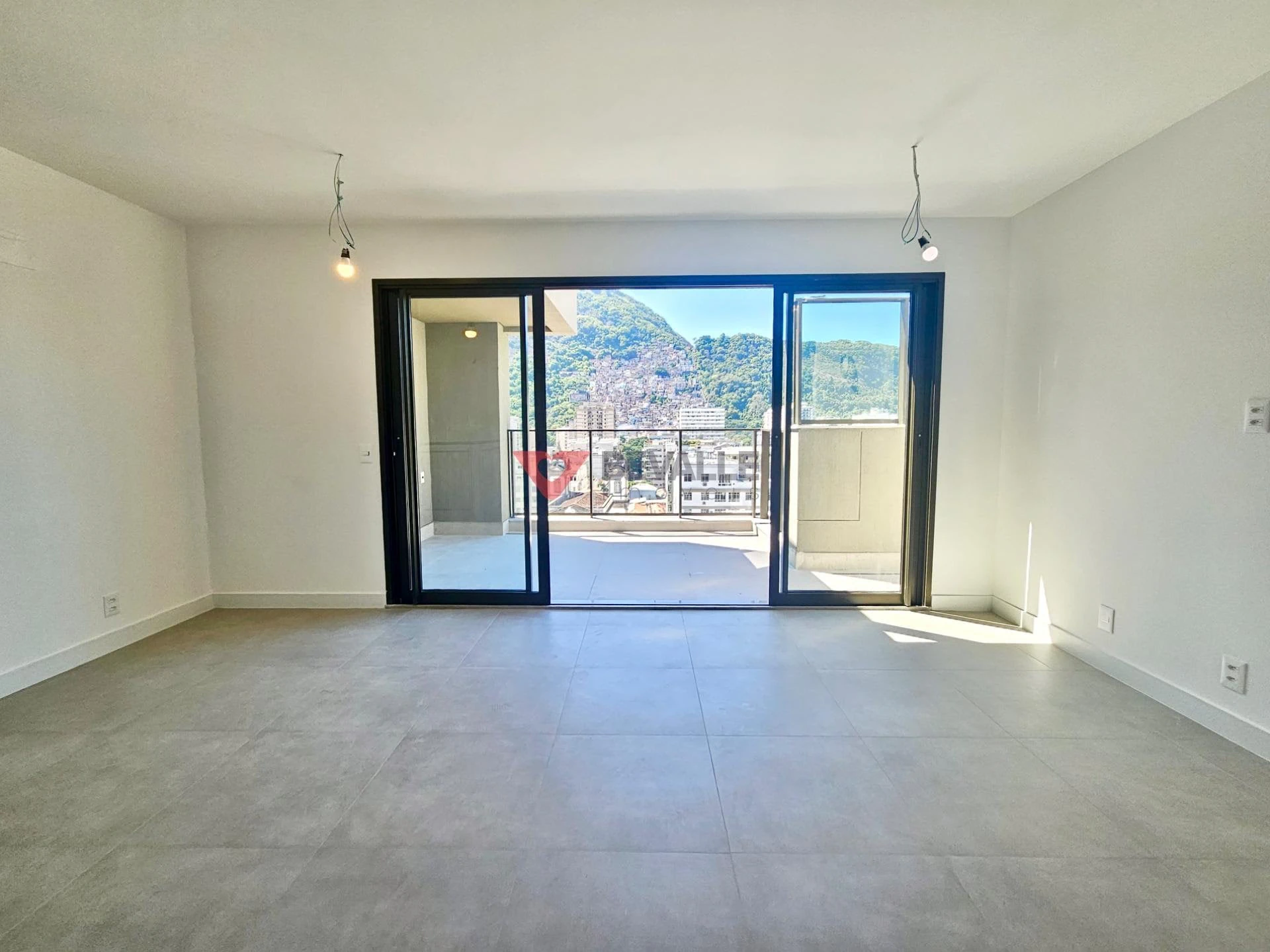 3-bedroom top-floor home with balcony and 152 m² — photo 4