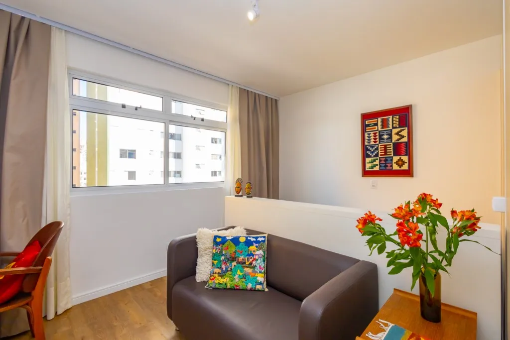 Furnished 31 m² studio with open-plan kitchen