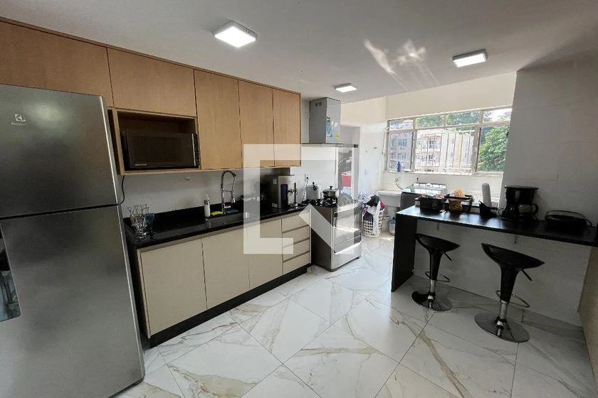 Furnished apartment, 131 m², with a glass-enclosed balcony — photo 2