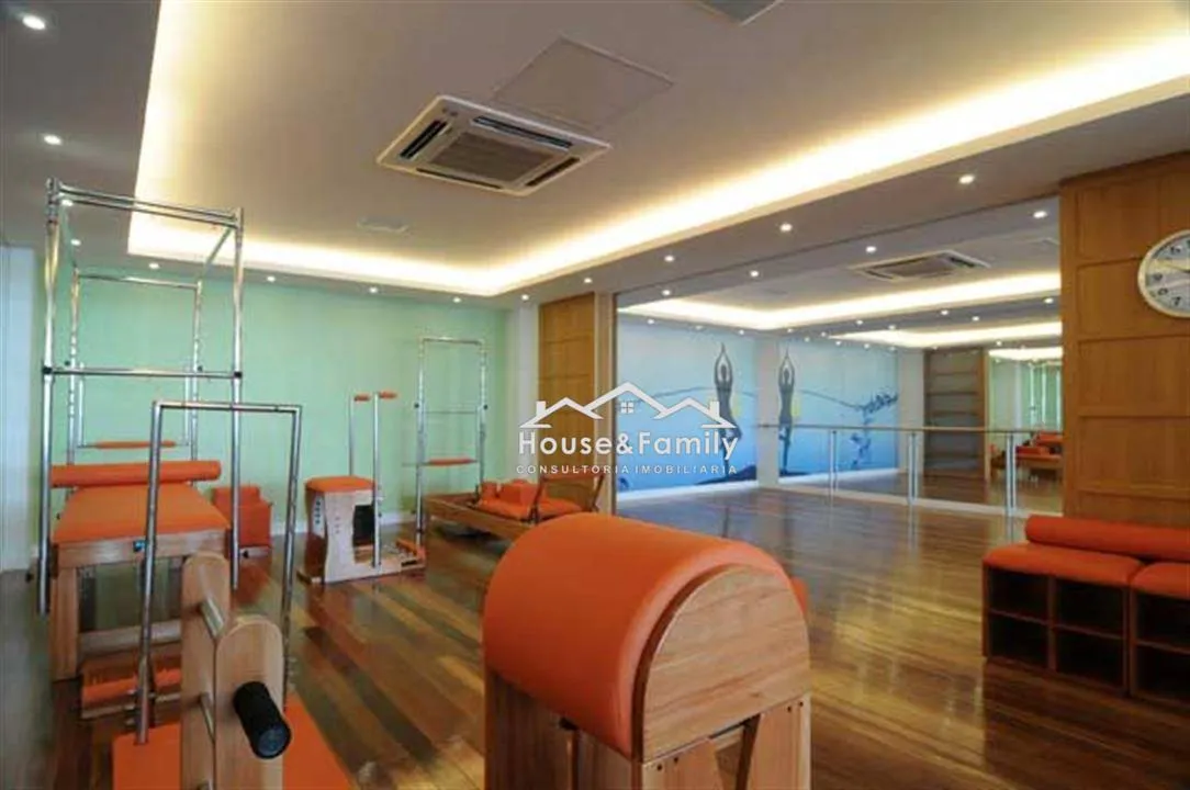 Furnished apartment with 4 bedrooms and 5 bathrooms — photo 48