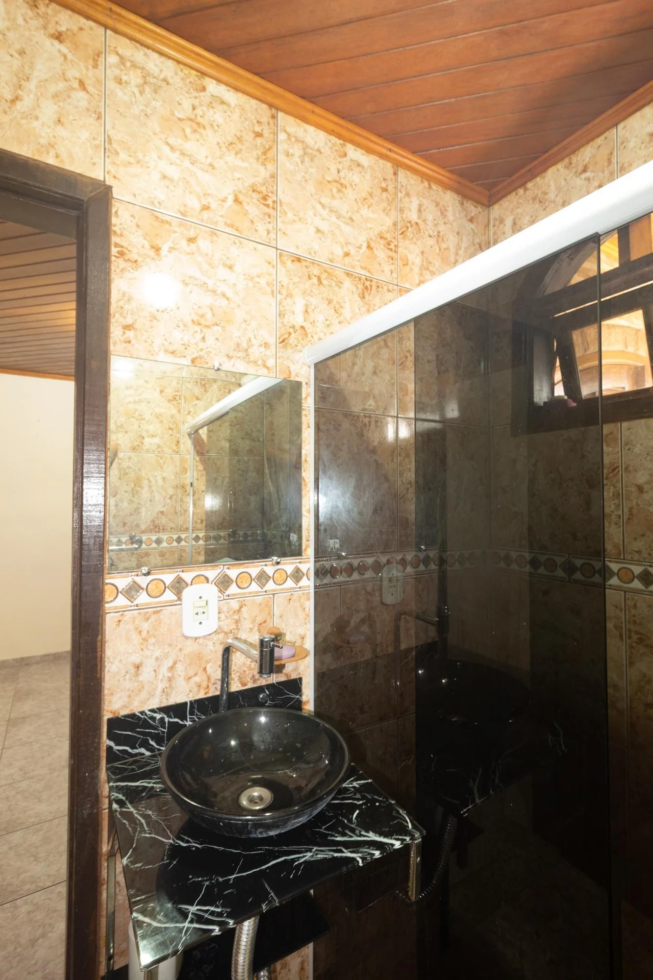 250 m² house with a garden and a mountain view — photo 23